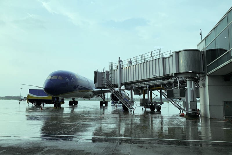 Cyclo Speed Reducers &amp; Cycloidal Gearboxes For Airports &amp; Aviation air bridge connected to an airplane at the terminal